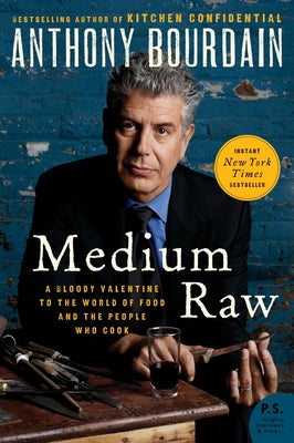 Cover Image for Medium Raw: A Bloody Valentine to the World of Food and the People Who Cook -- Anthony Bourdain, Paperback