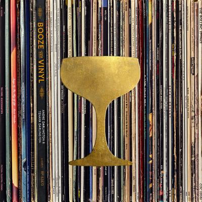 Cover Image for Booze & Vinyl: A Spirited Guide to Great Music and Mixed Drinks -- André Darlington, Hardcover