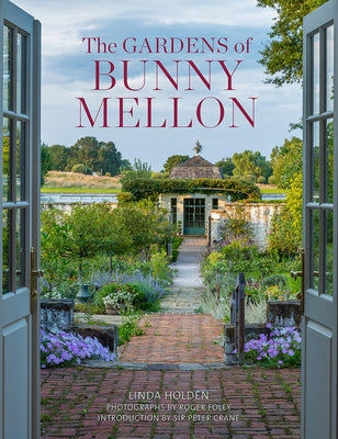 Cover Image for The Gardens of Bunny Mellon: The First Study of the Gardens and Landscapes Designed by the Famed Society Hostess -- Linda Jane Holden, Hardcover