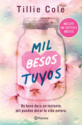 Cover Image for Mil Besos Tuyos (Incluye Capítulo Inédito) / A Thousand Boy Kisses (with an Unpublished Chapter) -- Tillie Cole, Paperback